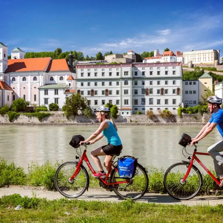 Titelbild für Mit Rad und Schiff entlang der Donau